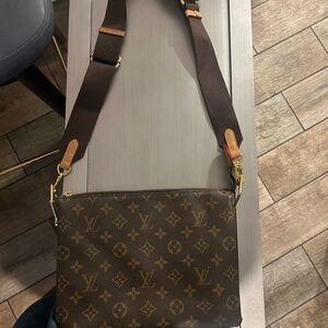 Louis Vuitton Monogram Canvas Messenger Bag in Brown and Gold brand new!